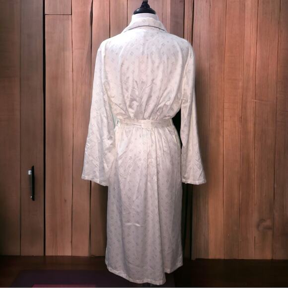 Rachel Parcell Satin Robe Ivory Cloud Small NWT - Picture 7 of 9